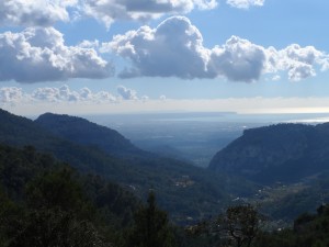 Visió de s'Estret i de la badia de Palma, amb Cabrera al fons, des del mirador del Pla des Pouet.