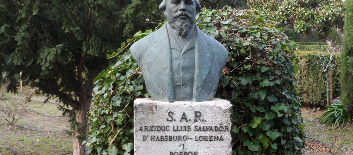 Monument a l'Arxiduc Lluís Salvador als jardins de la Cartoixa de Valldemossa.
